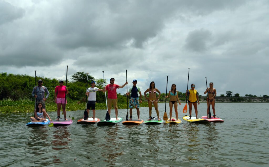 Realiza distintas actividades en el parque el lago